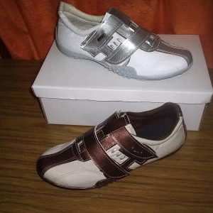 ZAPATILLAS Y OJOTAS