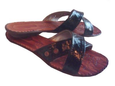 Fabricantes de Sandalias y Bolsos en cuero y simil