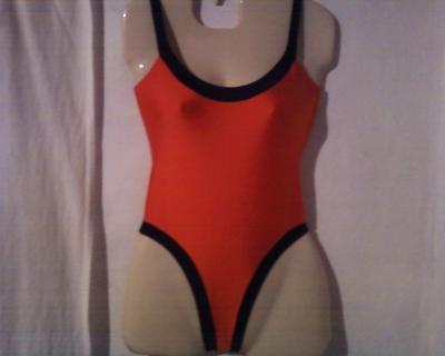 Venta de Mallas y Bikinis Discontinuas Una y Dos Piezas Variedad de Talles y Colores