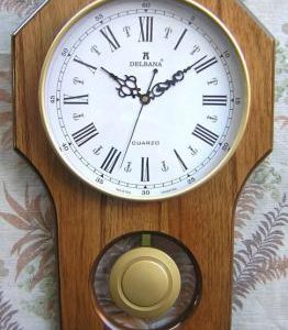 Relojes de Pared en Madera con Pendulo Enchapados de Roble Nogal Artesanales Catalogo