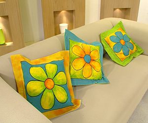 Fabrica de Almohadones y Fundas a Medida por Mayor y Menor Pintados y Bordados Artesanales