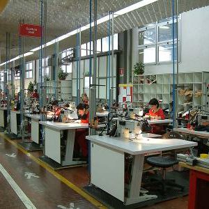 Tallerista Ofrecido Taller de Costura Maquinas Overlock Collaretas Rectas Tapa de Costura Fabricante