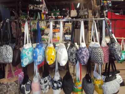 Bolsos de Telas Cuerinas Lona Razo Variedad de Colores y Modelos Catalogo