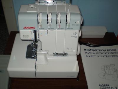 Vendo Maquinas de Coser Overlock JANOME Modelo 1110 DX y Collareta COVER PRO Nuevas en Caja