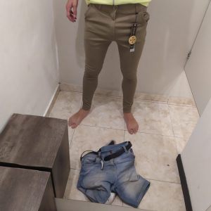 Busco mayorista o importador de ropa Adidas Nike, Levis, Lacoste y de este estilo para vender en el interior de cba pedir mi número